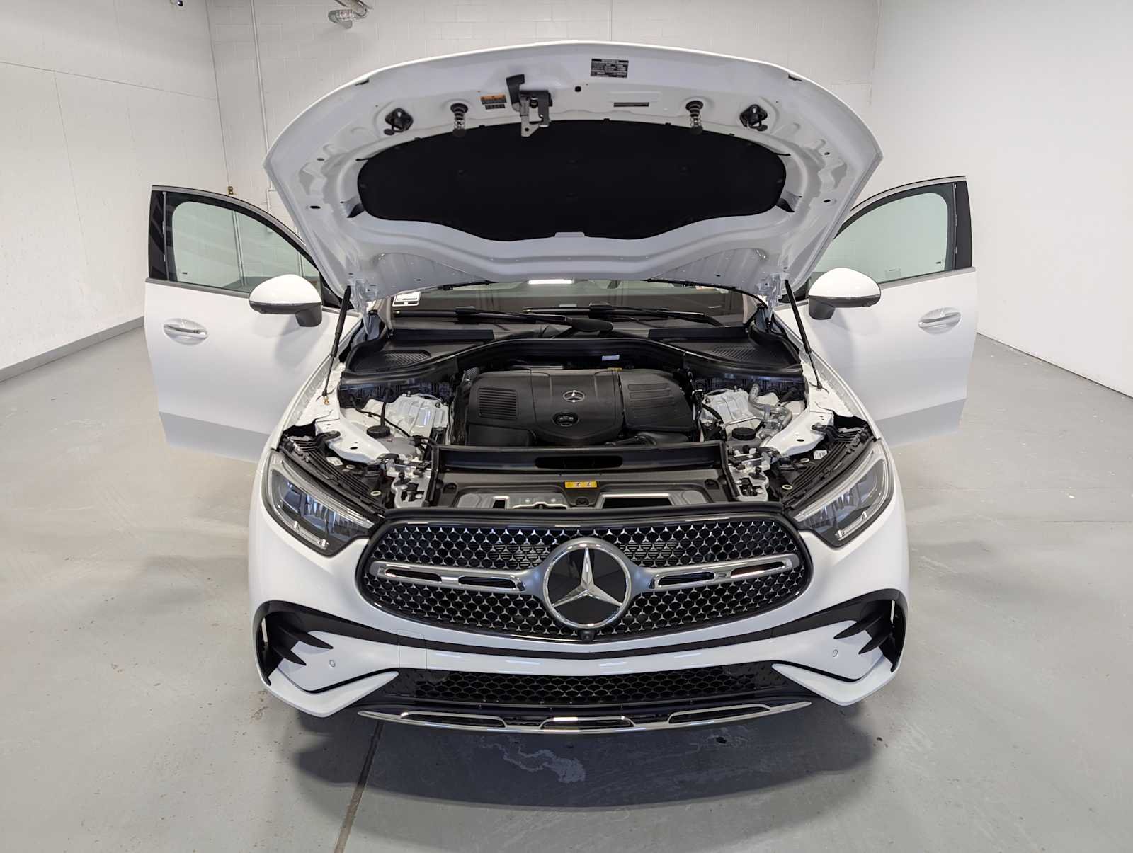 Certified Used 2026 Polar White Mercedes-Benz GLC 300 image 11