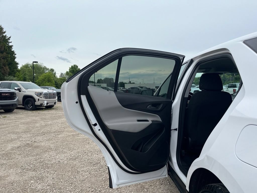 Used 2024 Summit White Chevrolet LT image 30