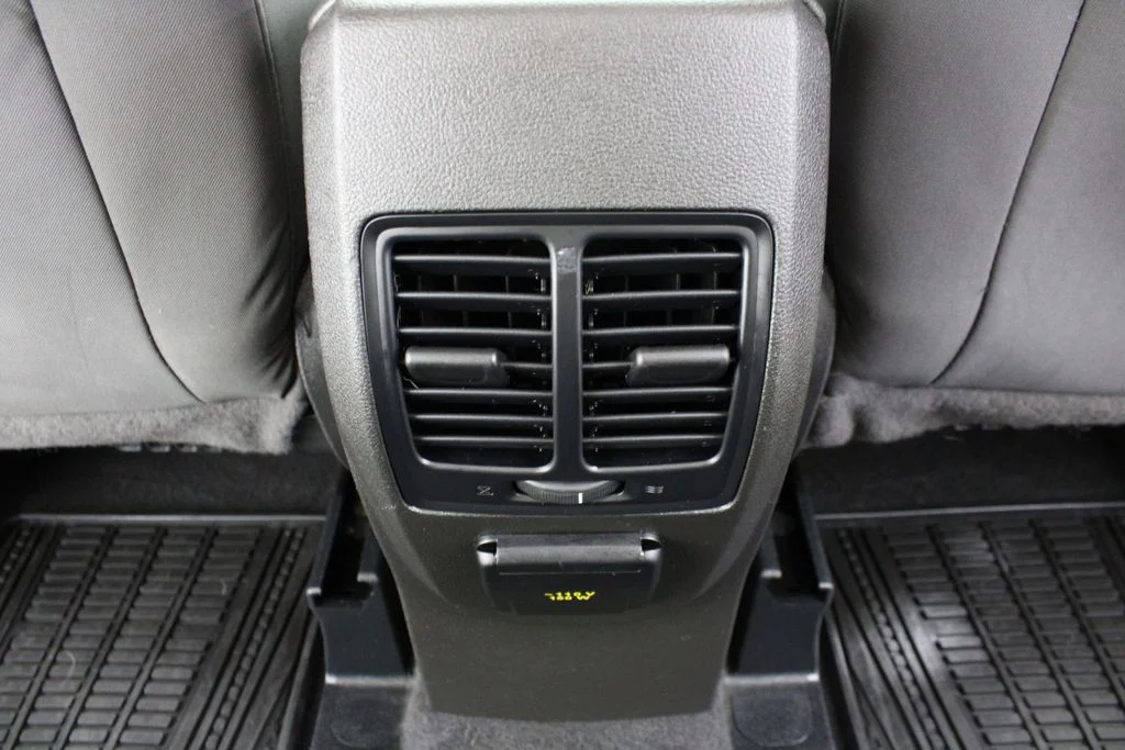 Used 2015 Gray Ford SE image 15