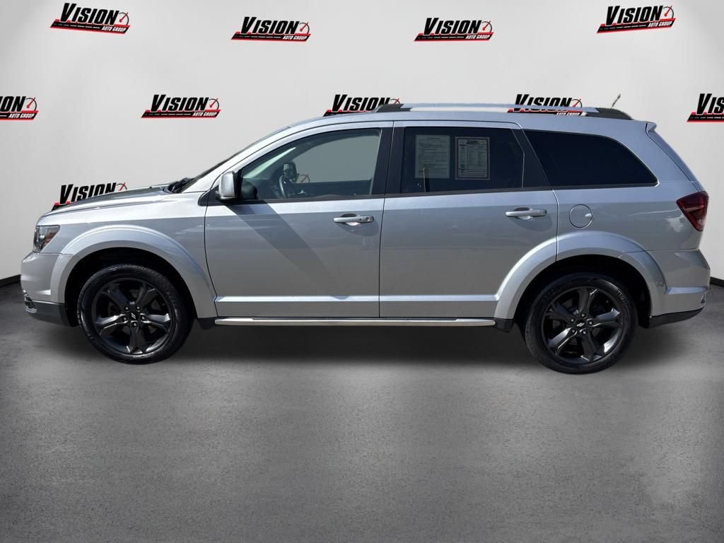 Used 2018 Silver Dodge Crossroad image 9