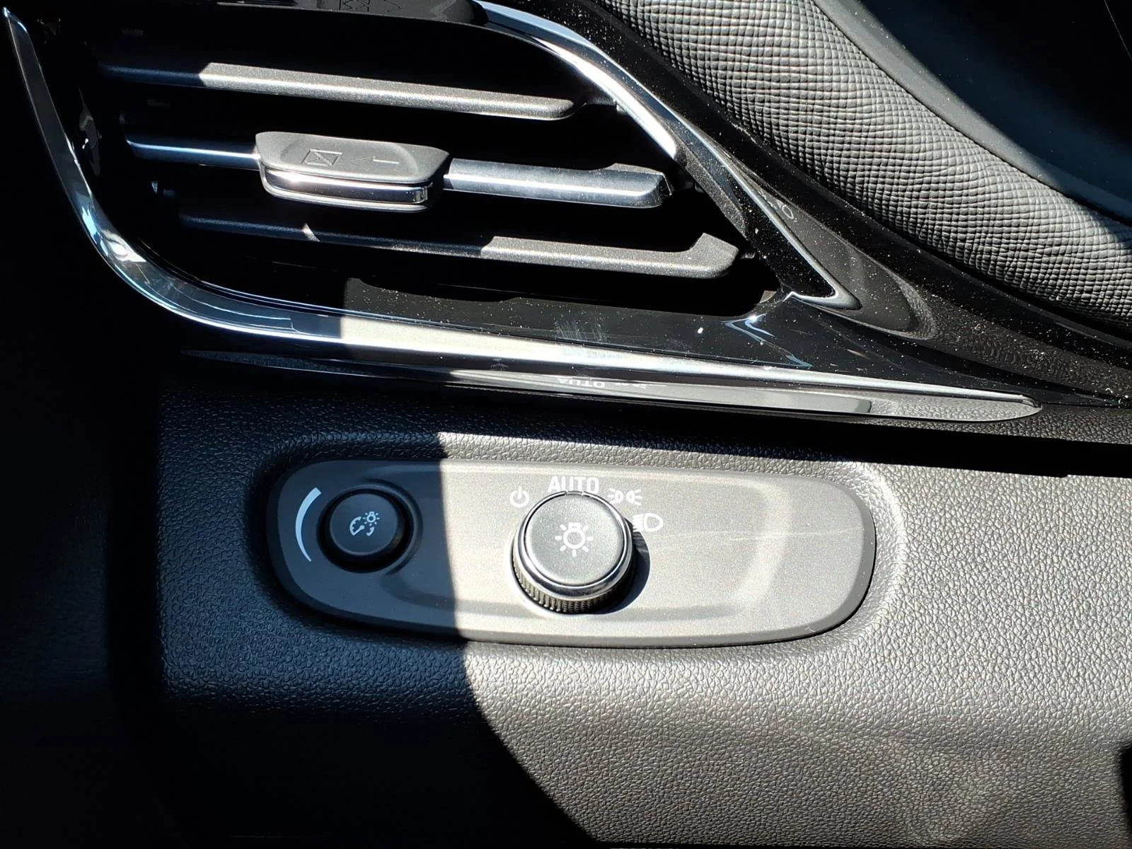 2026 Buick Envista Sport Touring - Photo 23