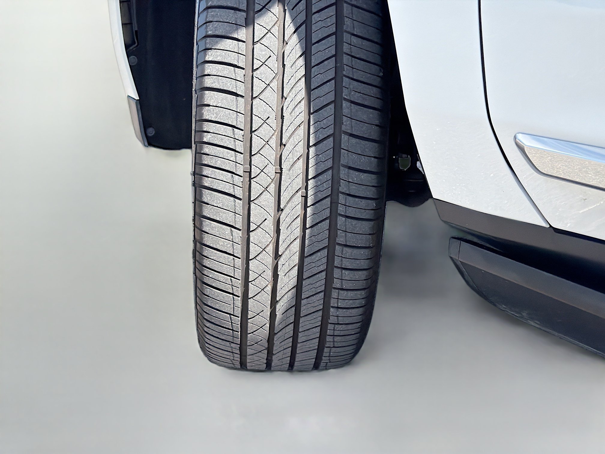 Used 2022 White Frost Tricoat GMC Denali image 46