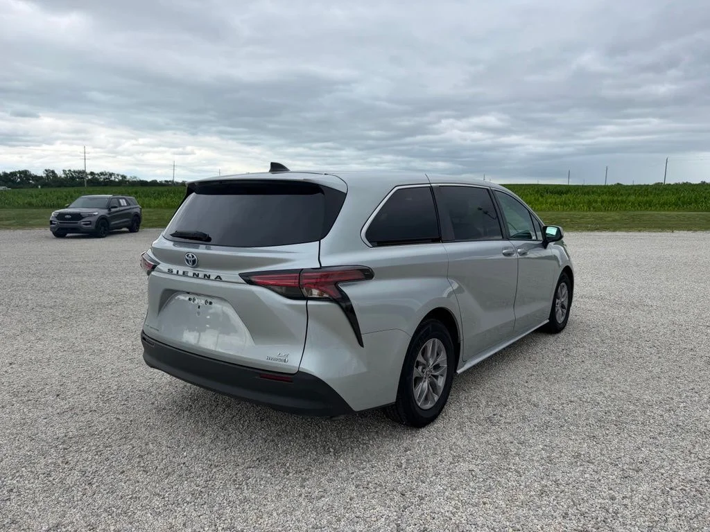 Used 2022 Silver Toyota LE image 3