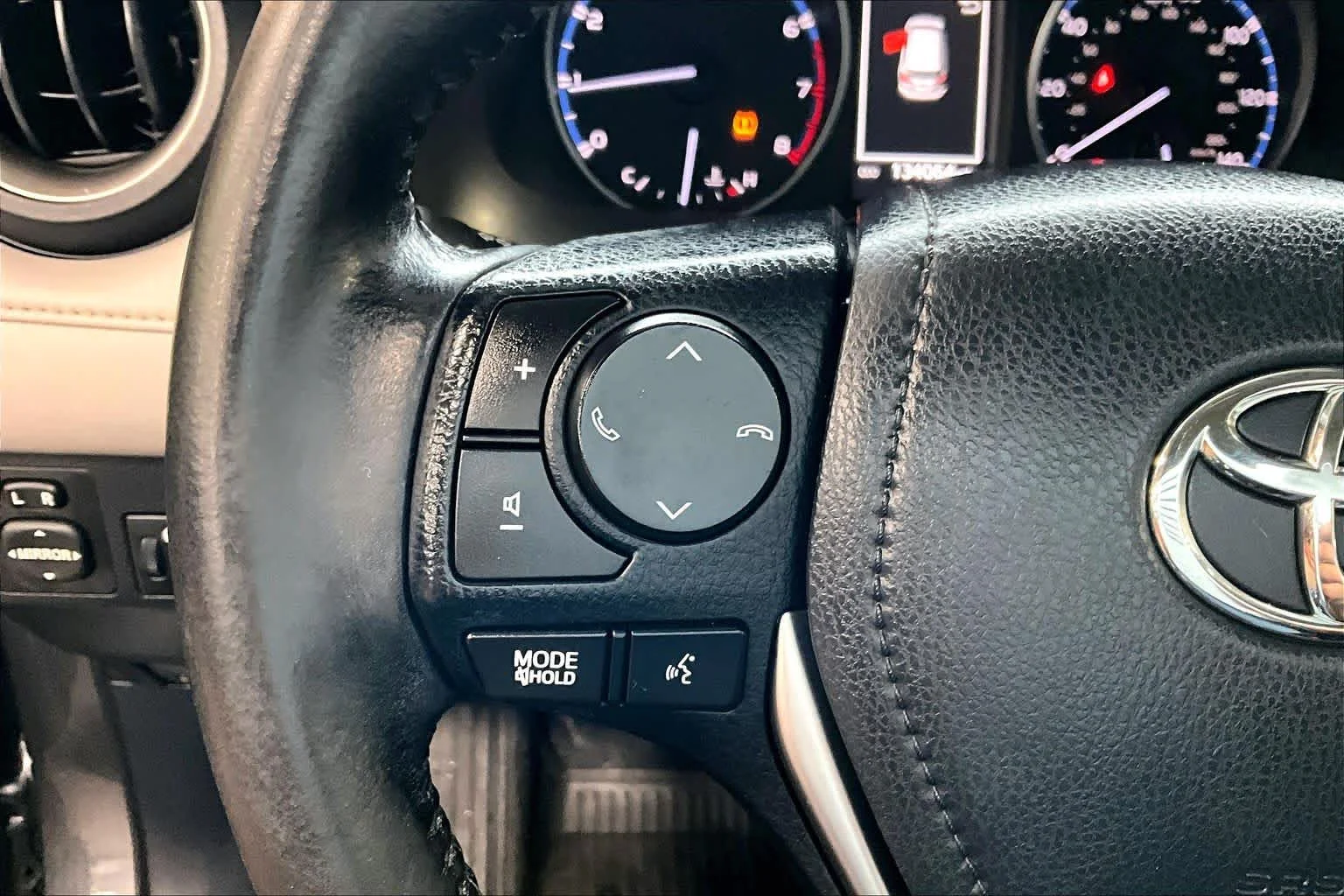 Used 2018 Magnetic Gray Metallic Toyota XLE image 23