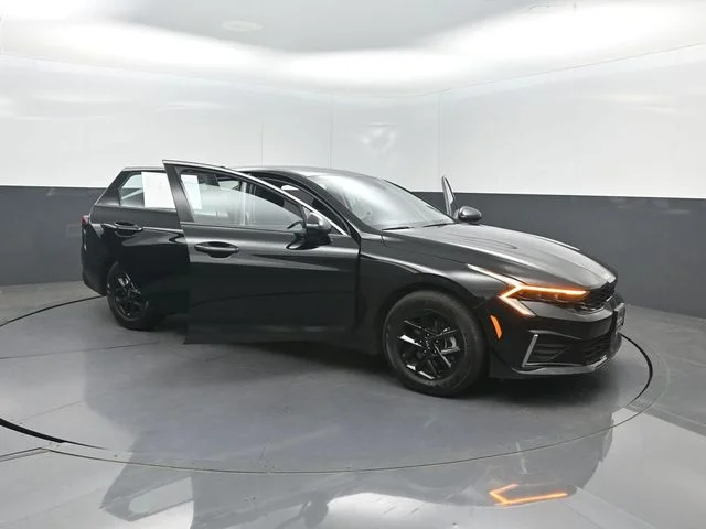 Used 2025 Black Kia LXS image 44
