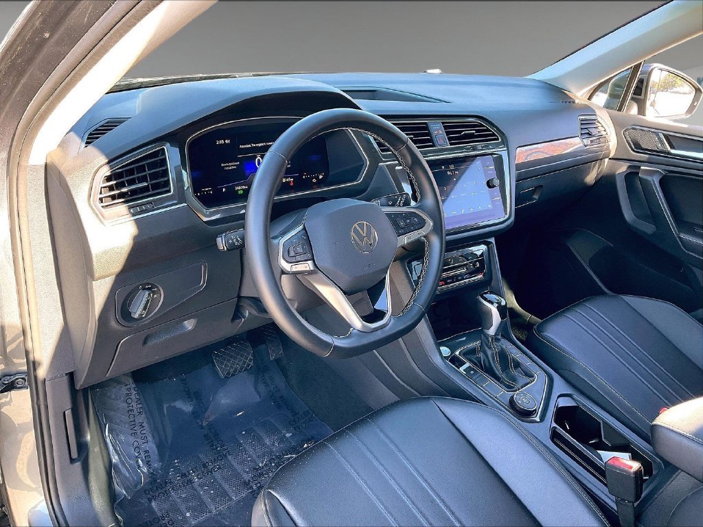 Used 2024 Platinum Gray Metallic Volkswagen 2.0T SE image 8