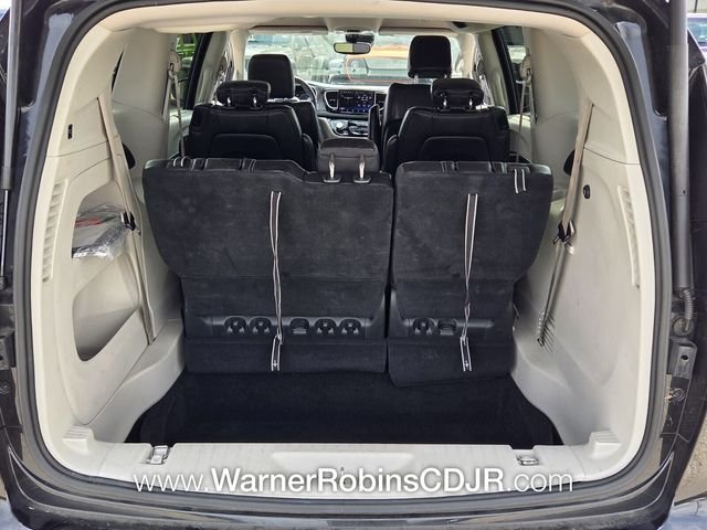 Used 2022 Black Chrysler Touring L image 14