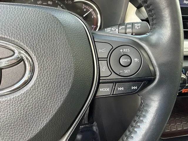 Used 2019  Toyota Limited image 37