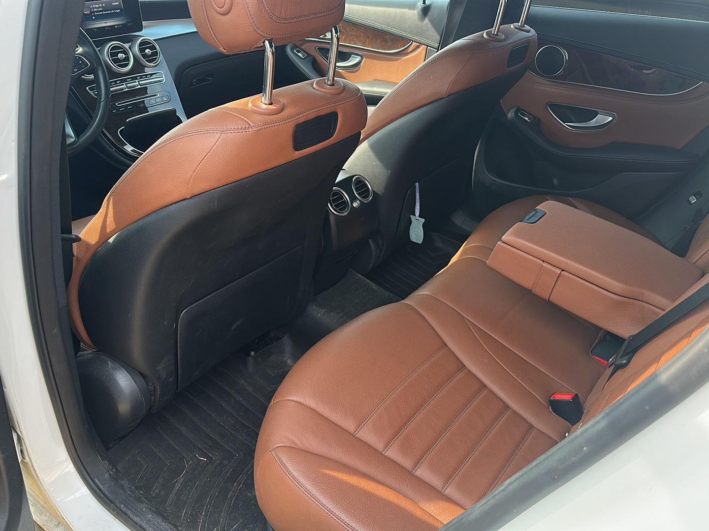 Used 2018 designo Diamond White Metallic Mercedes-Benz GLC 300 image 7