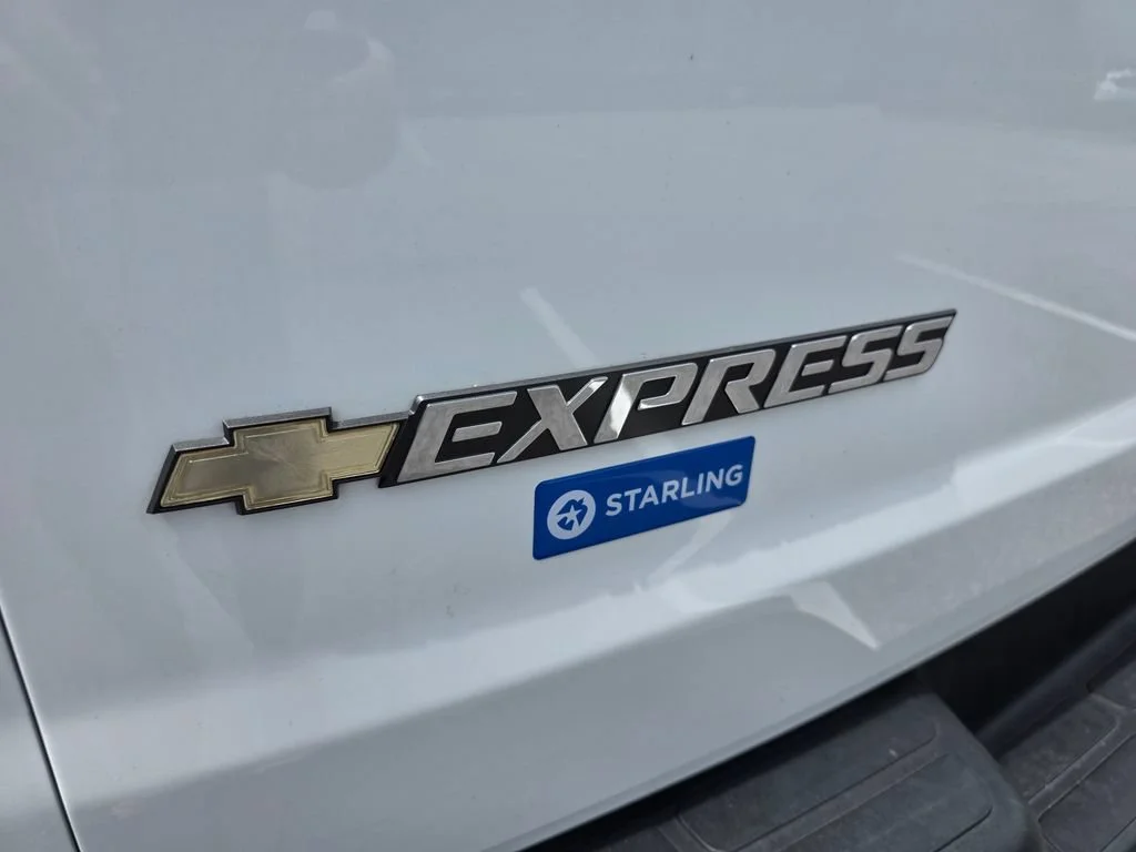 Used 2025 Summit White Chevrolet 1LT image 31
