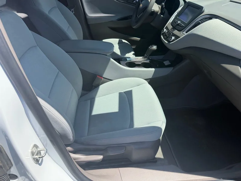 Used 2018 SUMMIT WHITE Chevrolet LS image 20