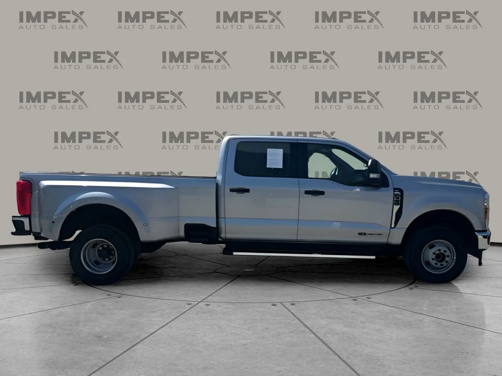 Used 2024 Silver Ford XLT image 6