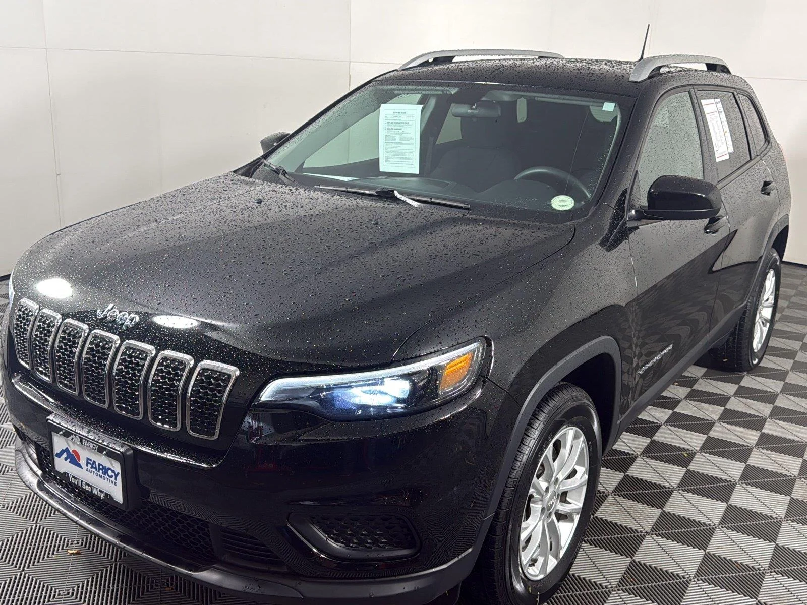 Used 2020 Diamond Black Crystal Pearlcoat Jeep Latitude image 16