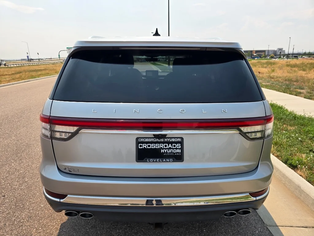 Used 2022 Silver Radiance Metallic Clearcoat Lincoln Reserve image 4