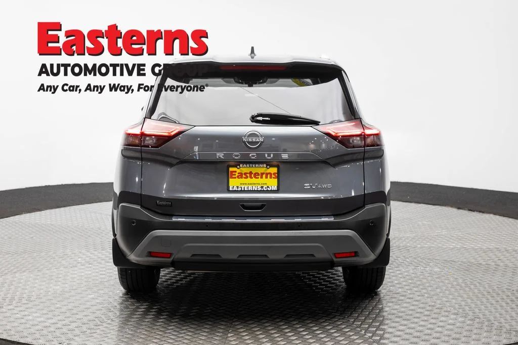 Used 2023 Gray Nissan SV image 6