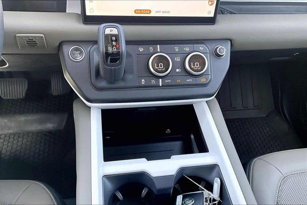 Used 2025 Green Land Rover S image 23