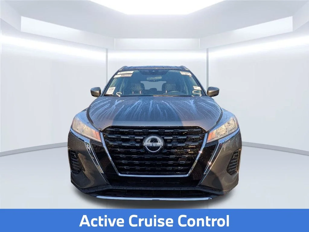 Used 2024 Gray Nissan SV image 7