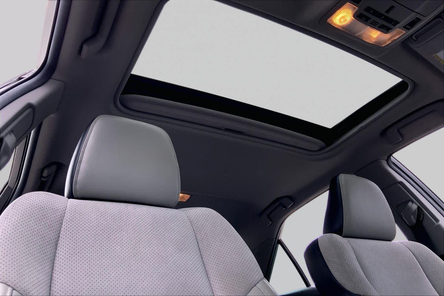 Used 2015 Super White Toyota XSE image 14