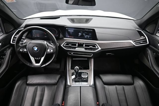 Used 2021 White BMW xDrive40i image 12