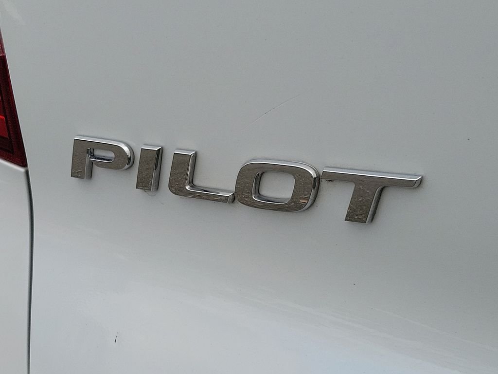 Certified Used 2020 Platinum White Pearl Honda Touring image 35