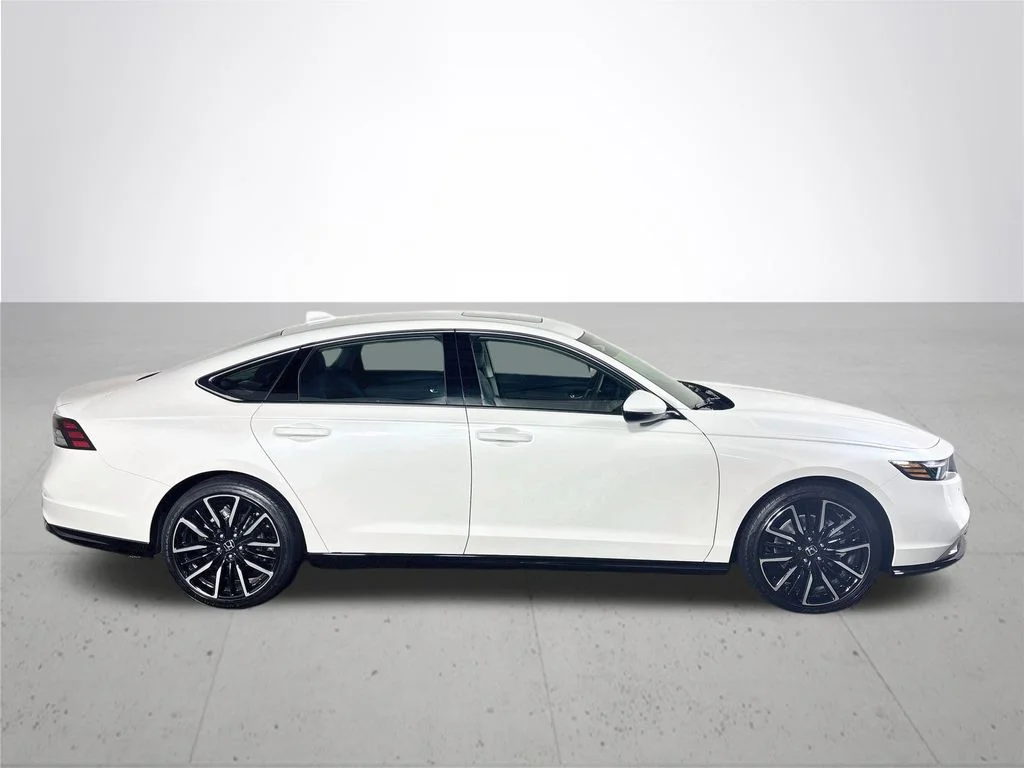 New 2026 Platinum White Pearl Honda Touring image 5