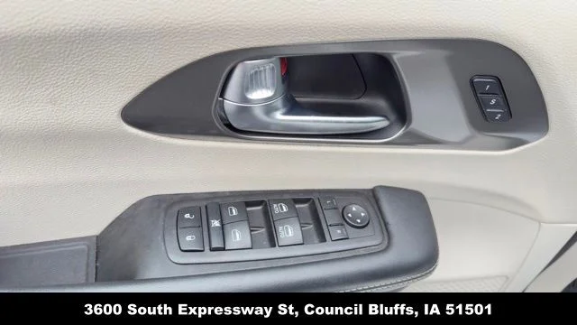 Used 2023 White Chrysler Touring L image 15