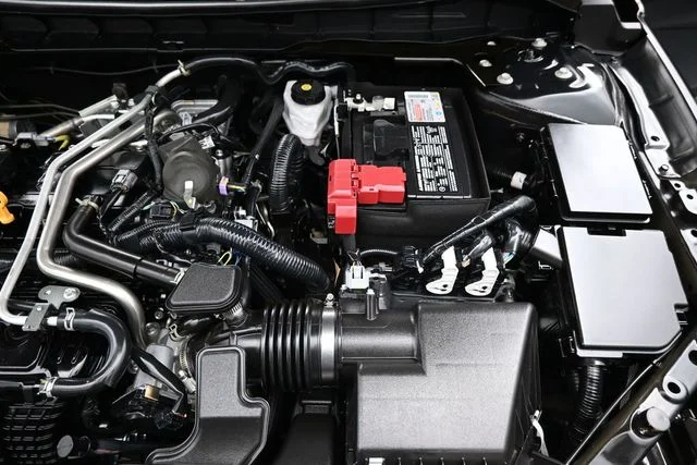 Used 2025 Black Nissan 2.5 SR image 28