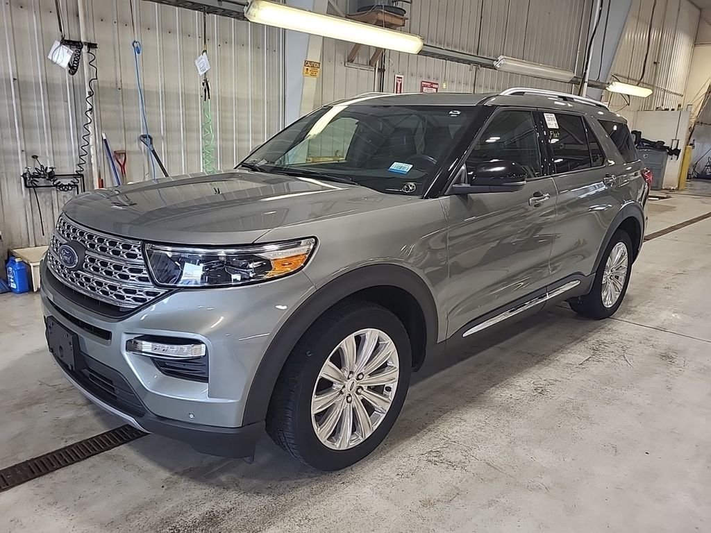 Used 2020 Green Ford Limited image 1