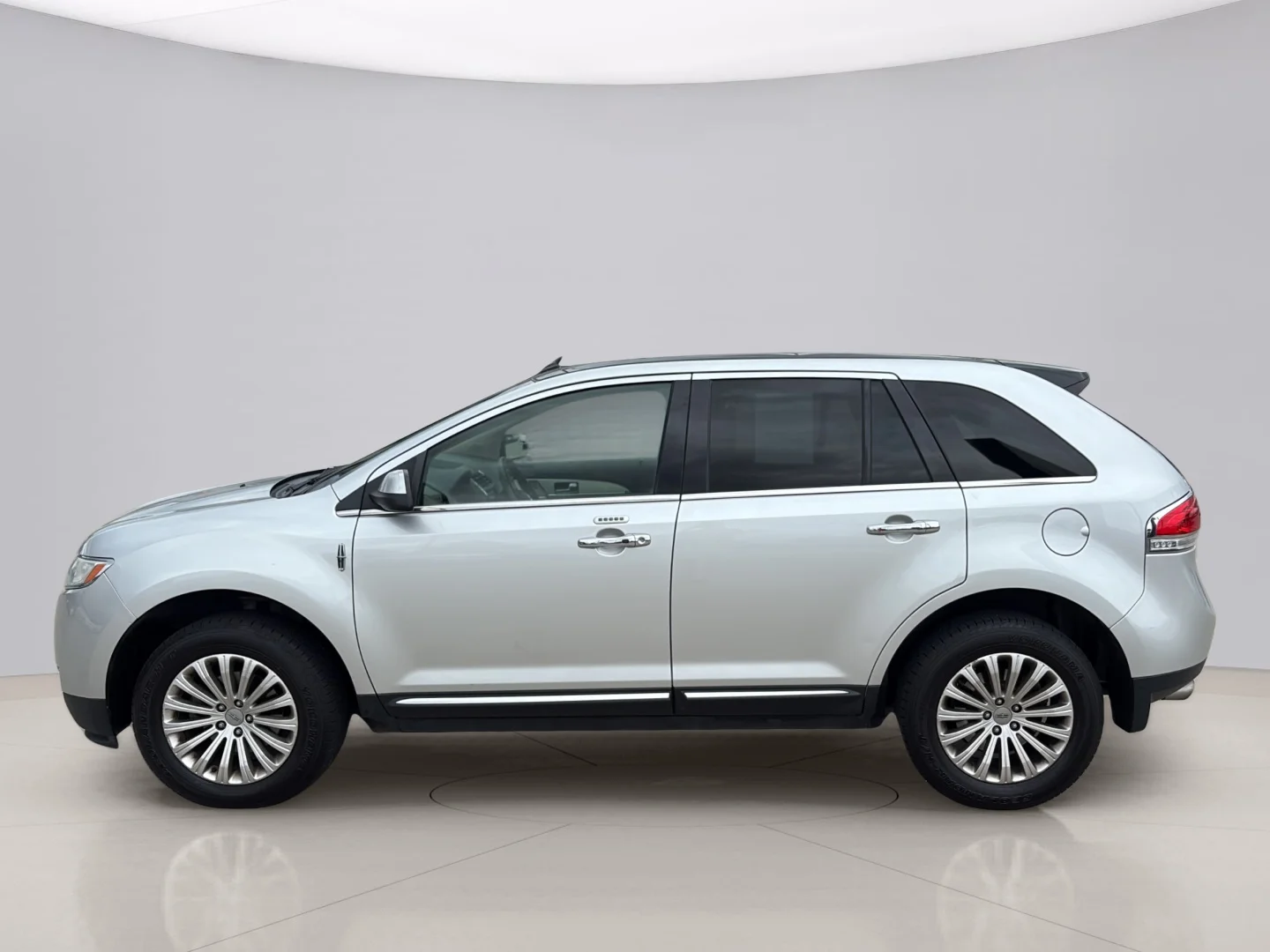 Used 2014 Silver Lincoln FWD image 9