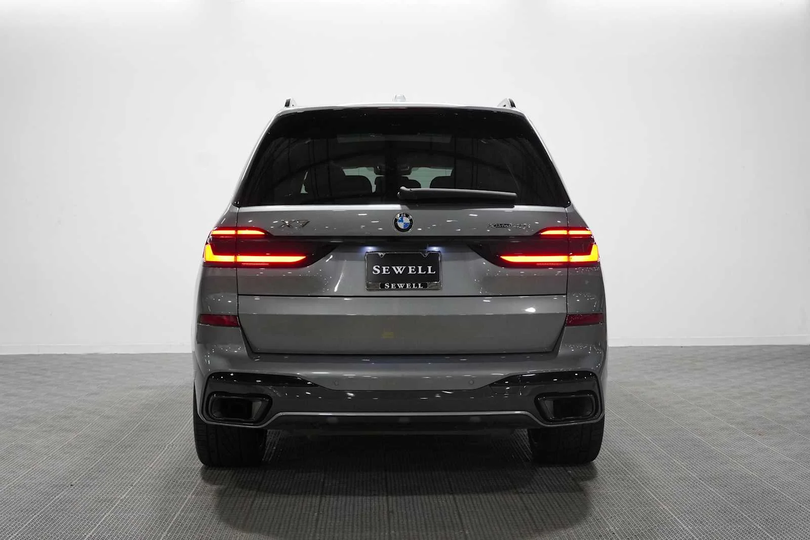 Certified Used 2024 Skyscraper Grey Metallic BMW xDrive40i image 4