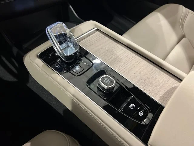 New 2026 Black Volvo B6 Plus 7-Seater image 19