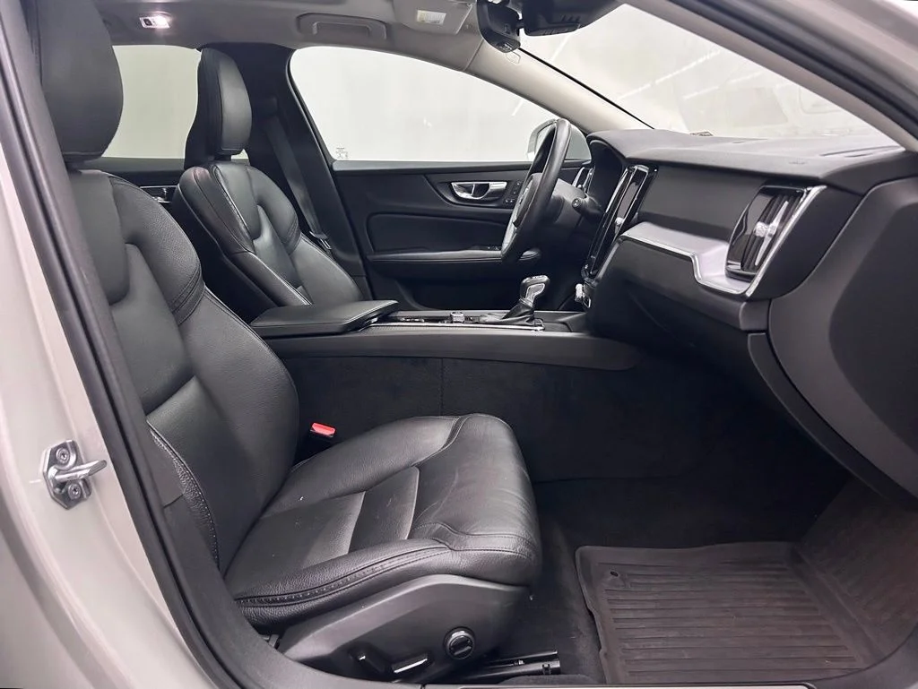 Used 2020 Silver Volvo T5 image 17