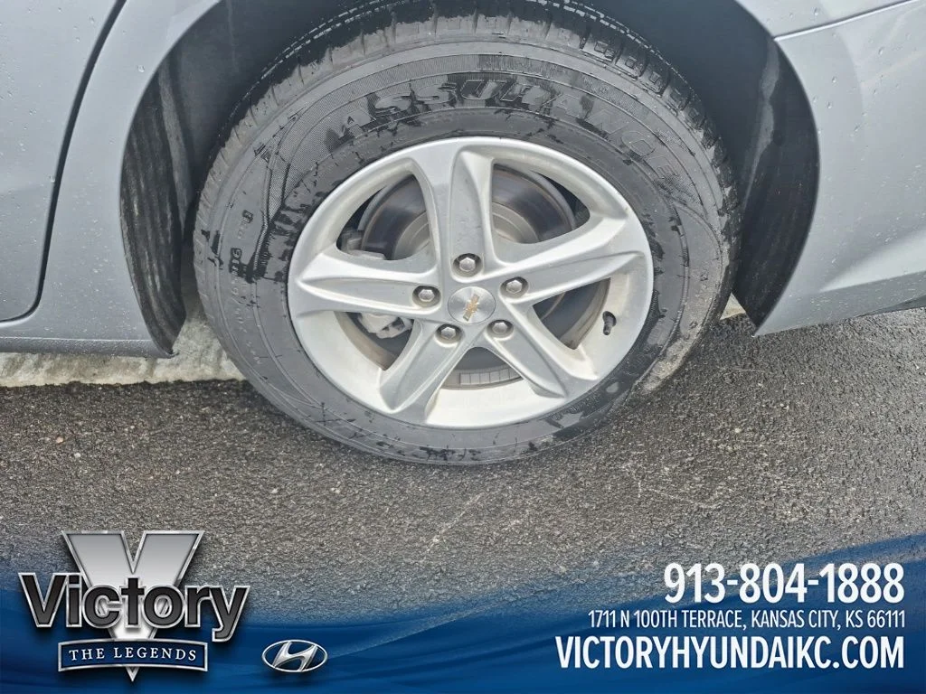 Used 2024 Gray Chevrolet LT image 19