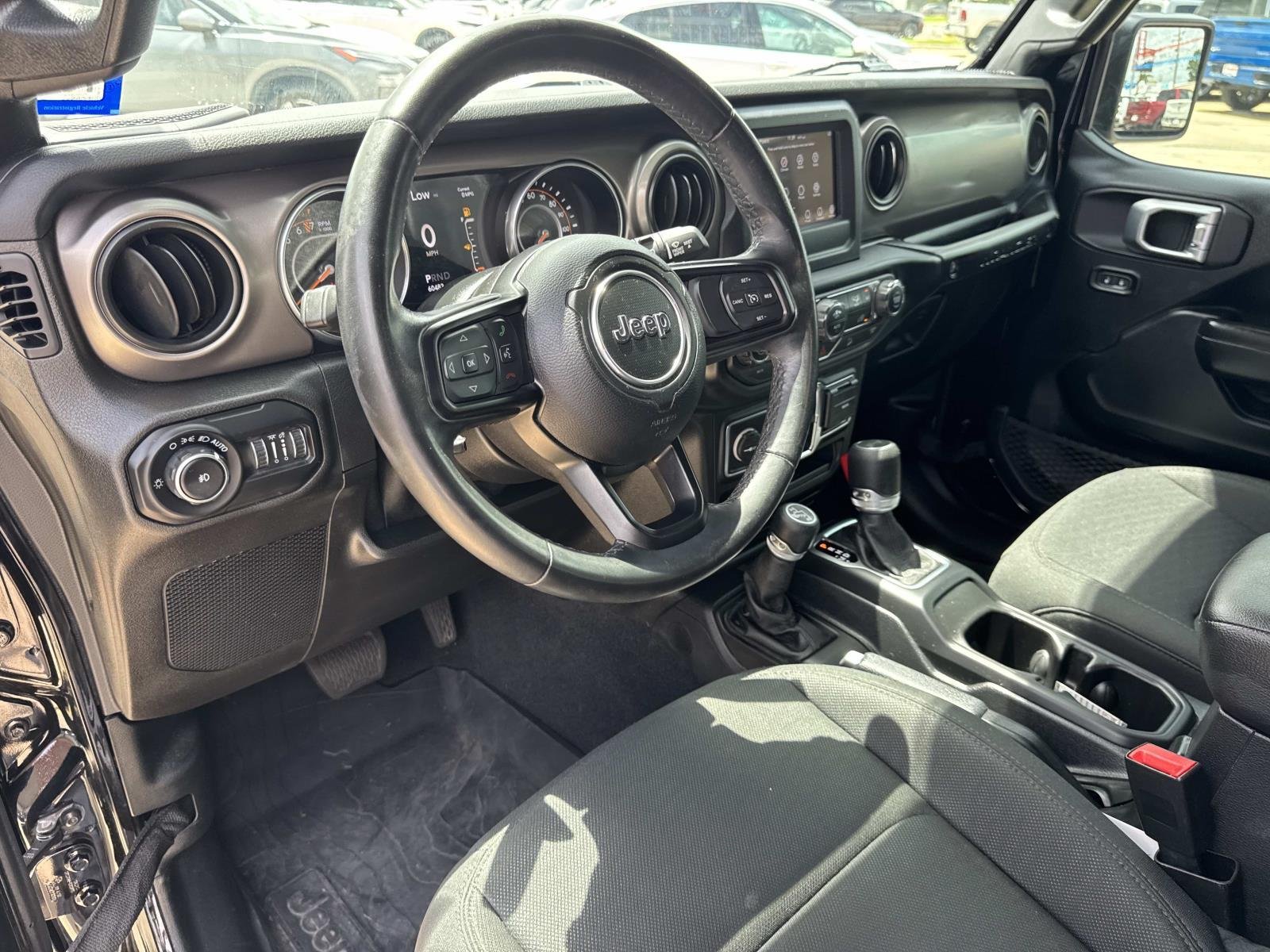 Used 2020 Black Clearcoat Jeep Sport S image 17