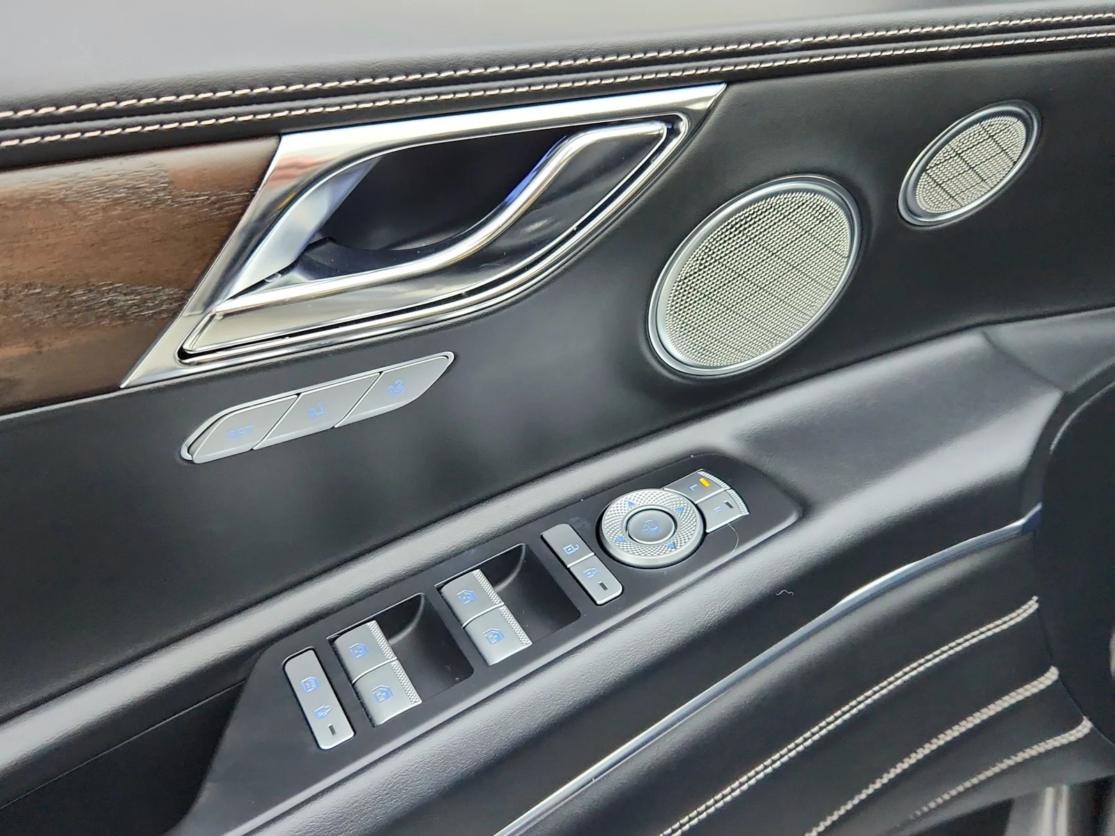 Used 2023 Himalayan Gray Genesis PRESTIGE image 25