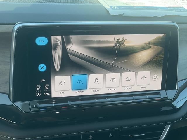 New 2026 Green Volkswagen SE w/Technology image 13