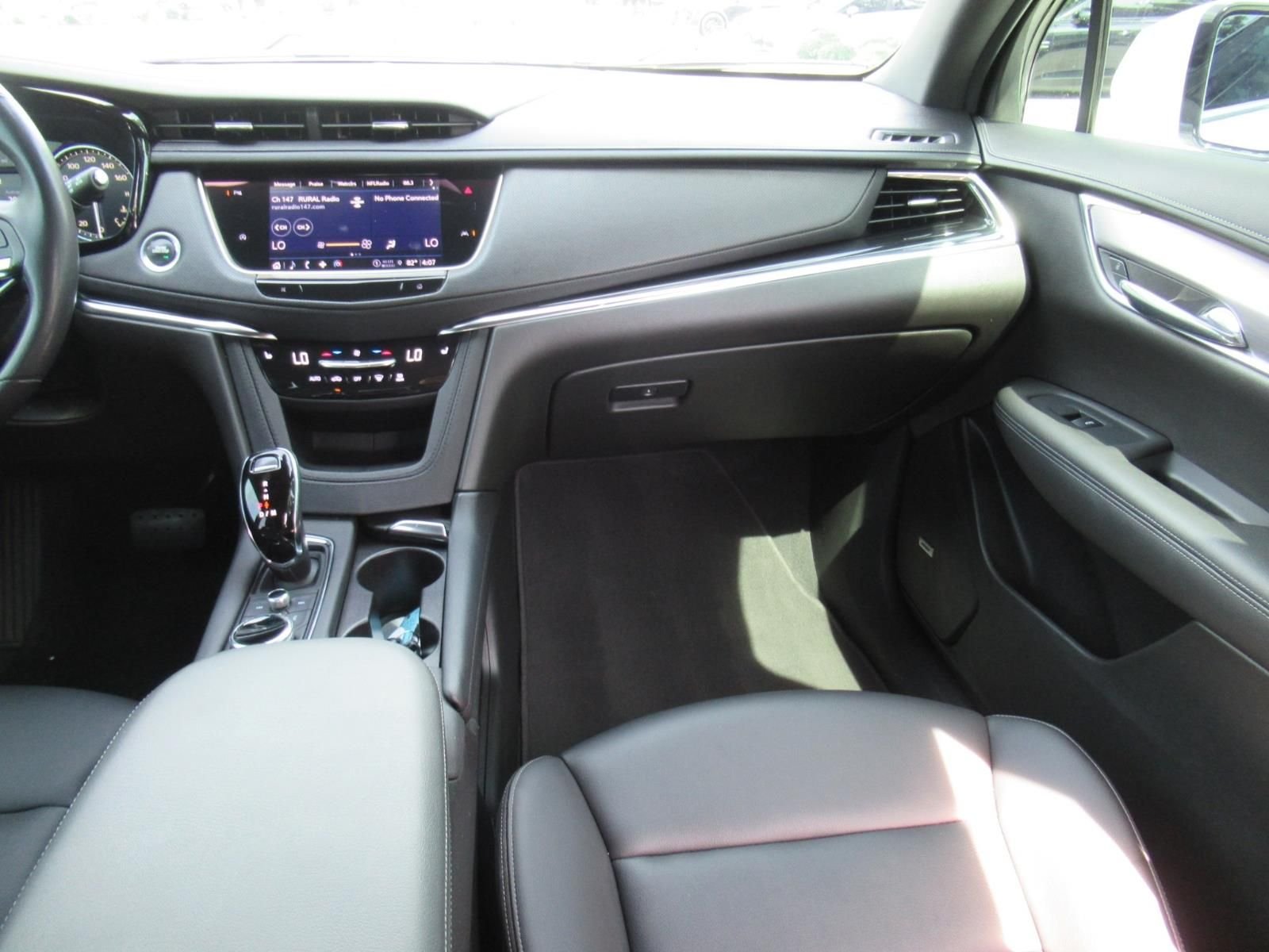 Used 2022 White Cadillac Luxury image 14