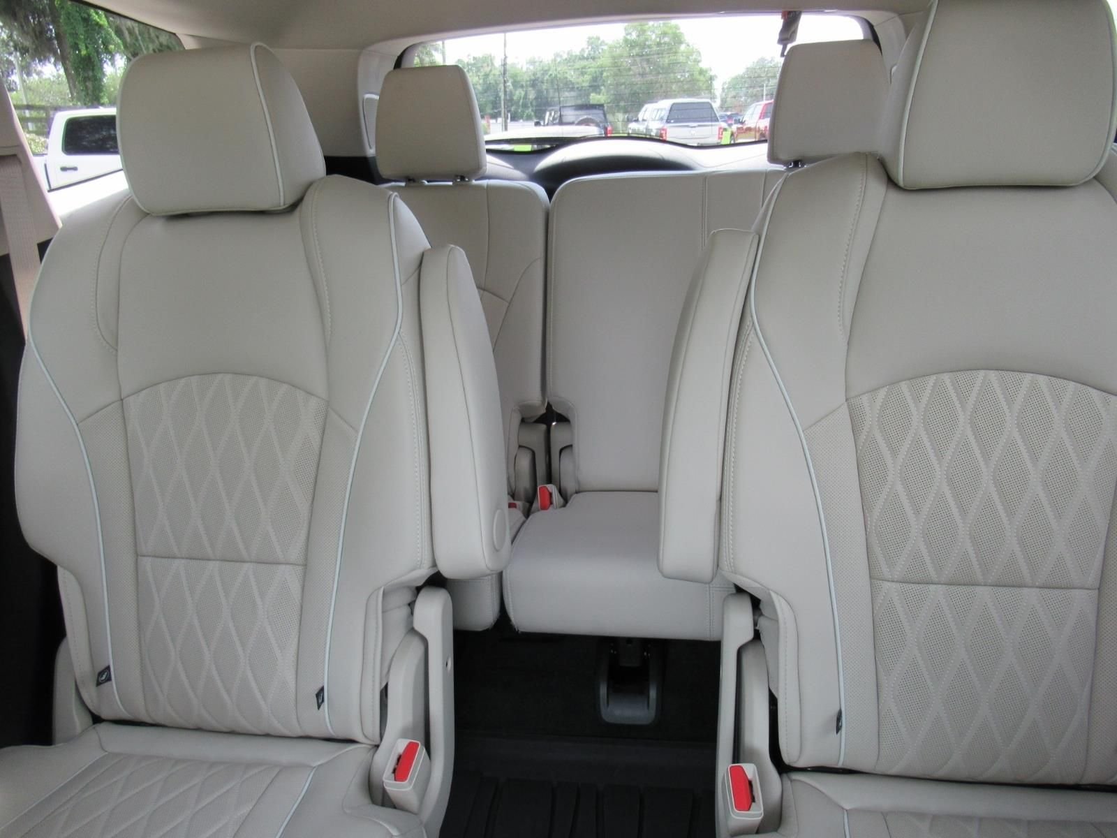 Used 2024 White Buick Avenir image 35