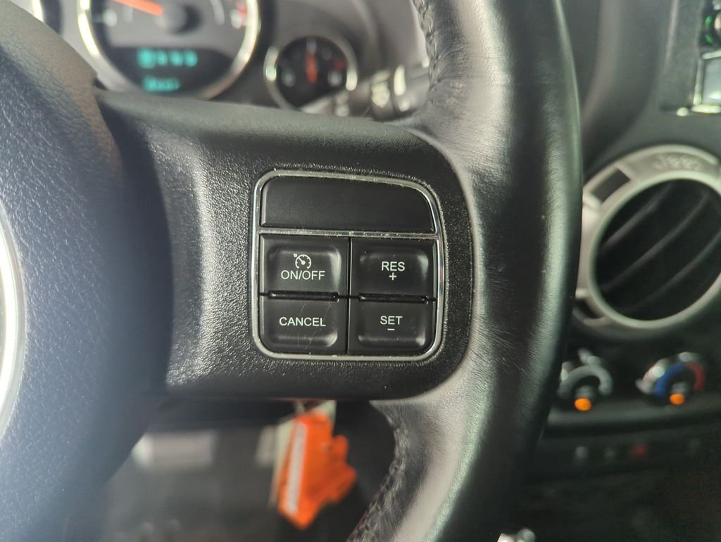 Used 2018 White Jeep Unlimited Sahara image 21