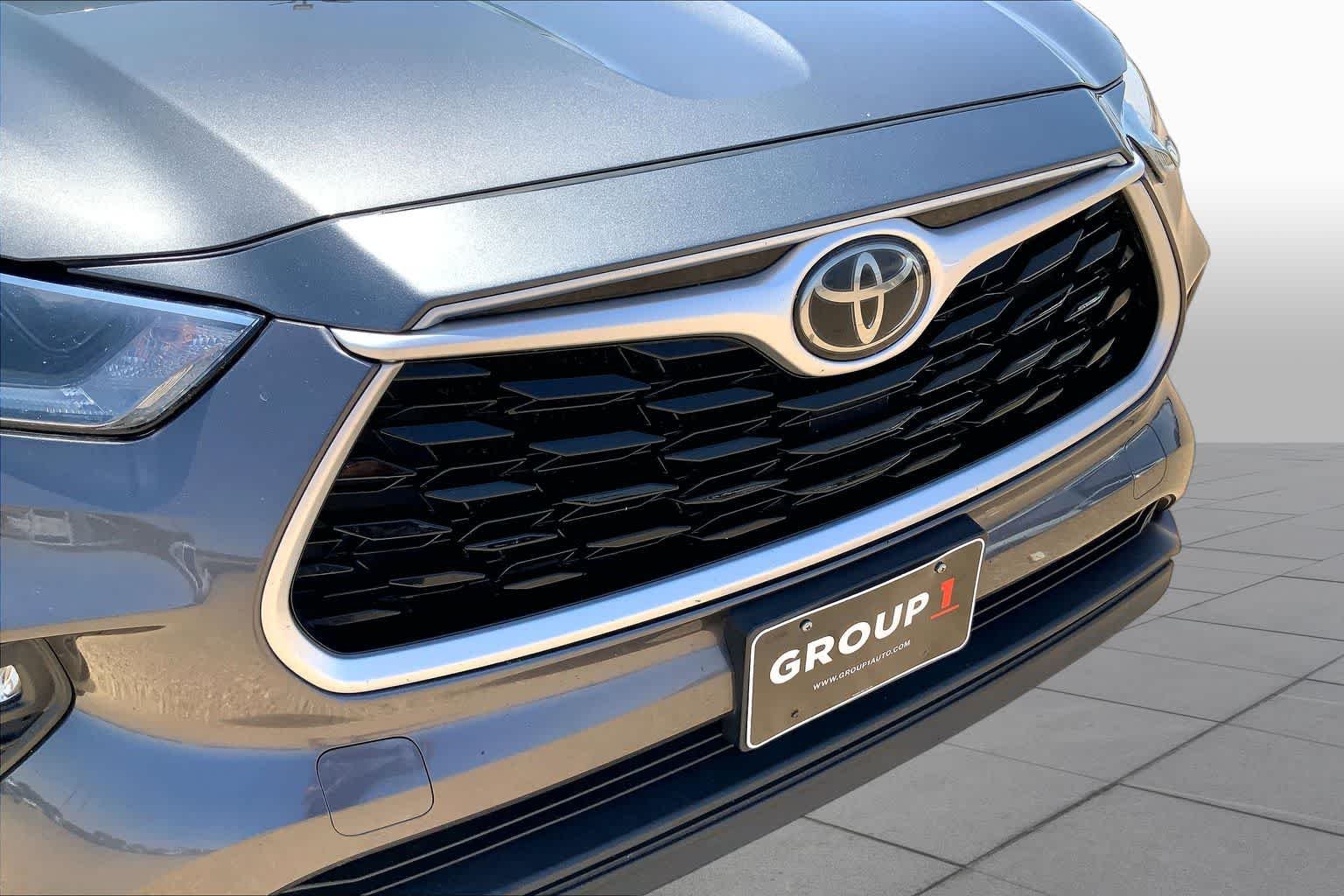 Used 2021 Magnetic Gray Metallic Toyota LE image 37