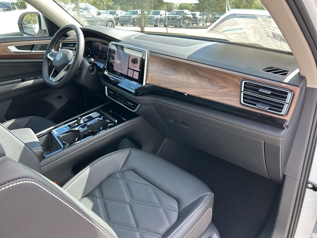New 2026 White/off-white Volkswagen SE w/Technology image 44