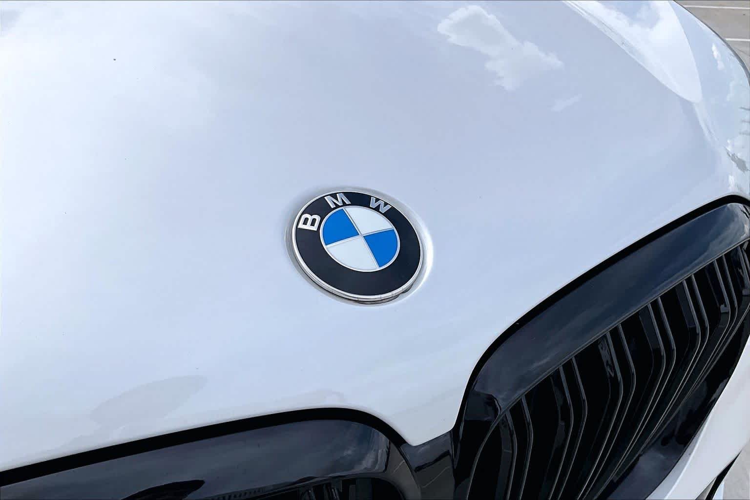 Used 2019 Mineral White Metallic BMW xDrive50i image 28