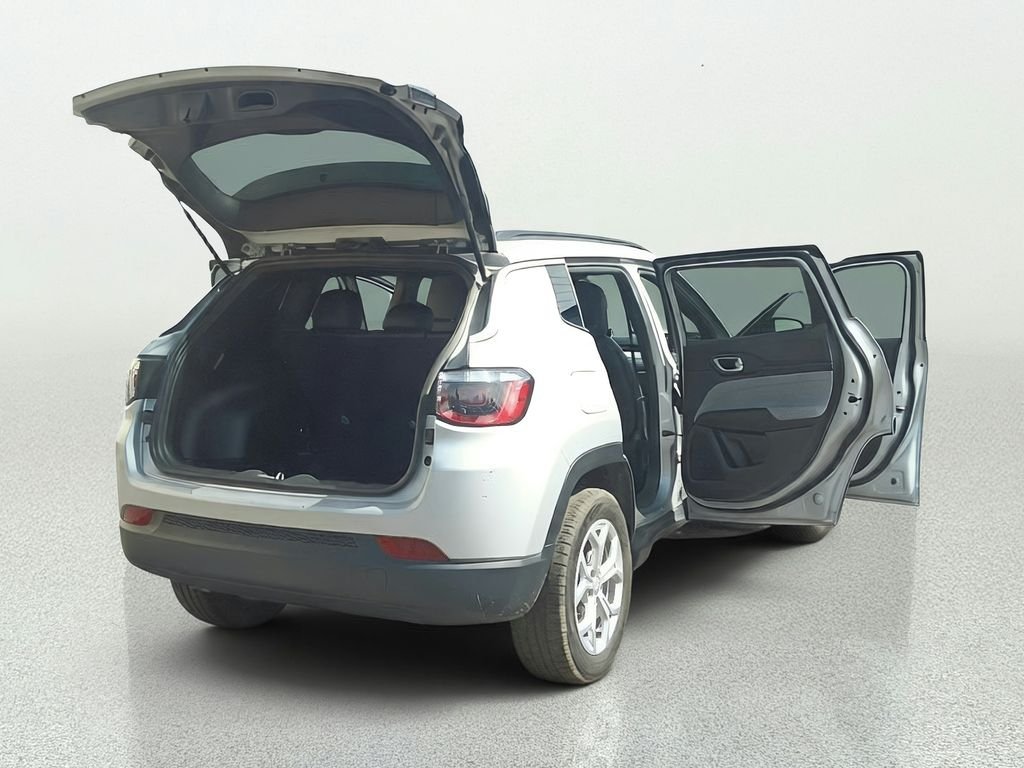 Used 2024 Silver Jeep Latitude image 13