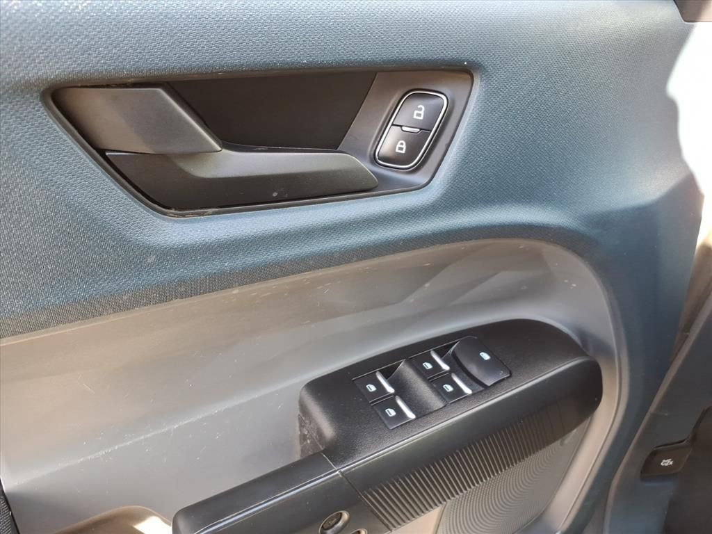 Used 2022 White Ford XL image 16