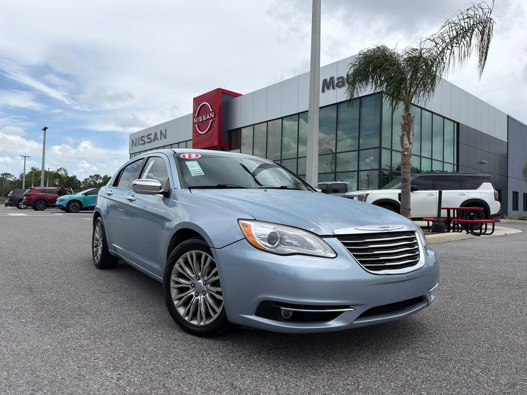 2013 Chrysler 200 Limited's photo