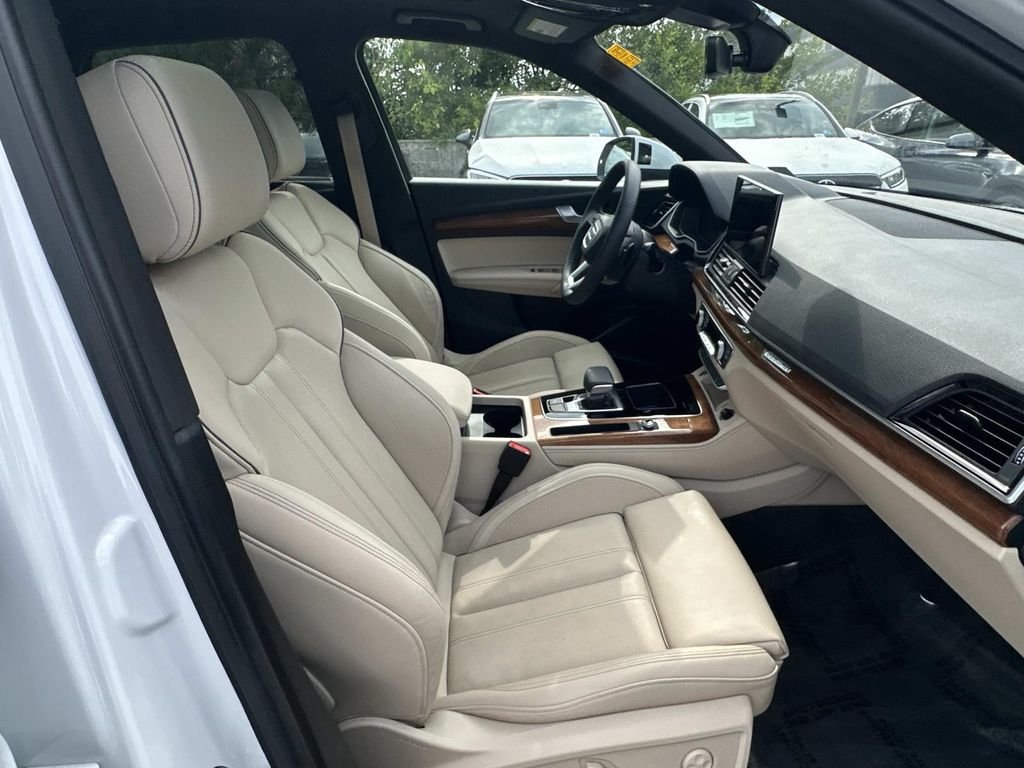 Used 2024 Glacier White Metallic Audi  image 11