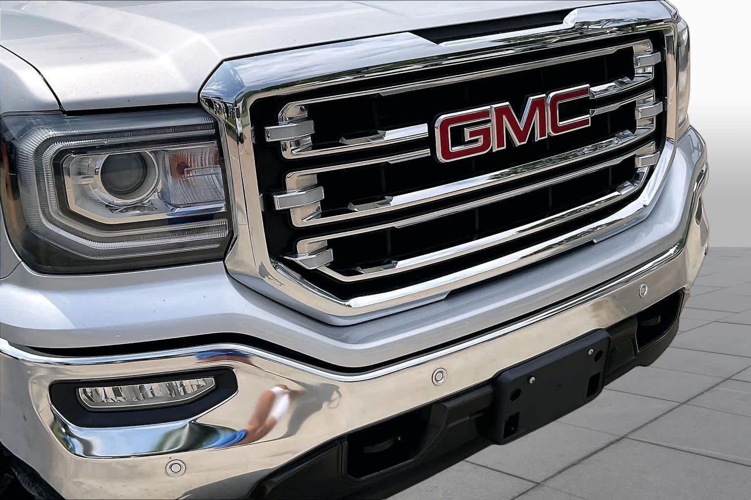 Used 2018 Quicksilver Metallic GMC SLT image 29