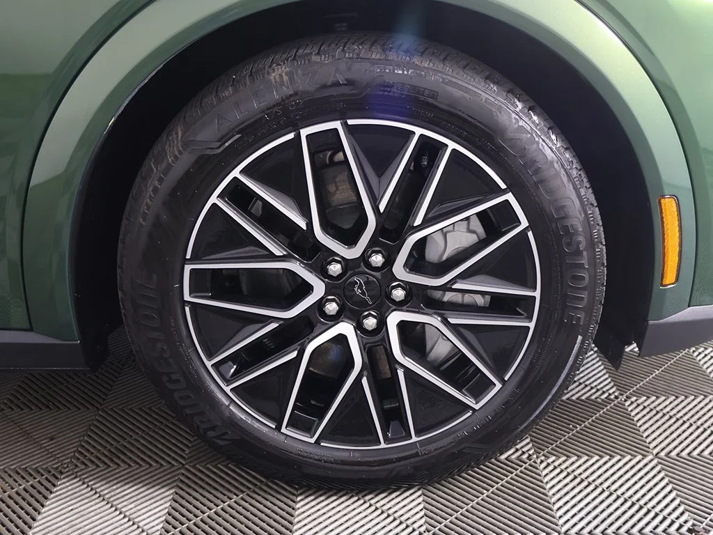 Used 2025 Green Metallic Ford Premium image 26