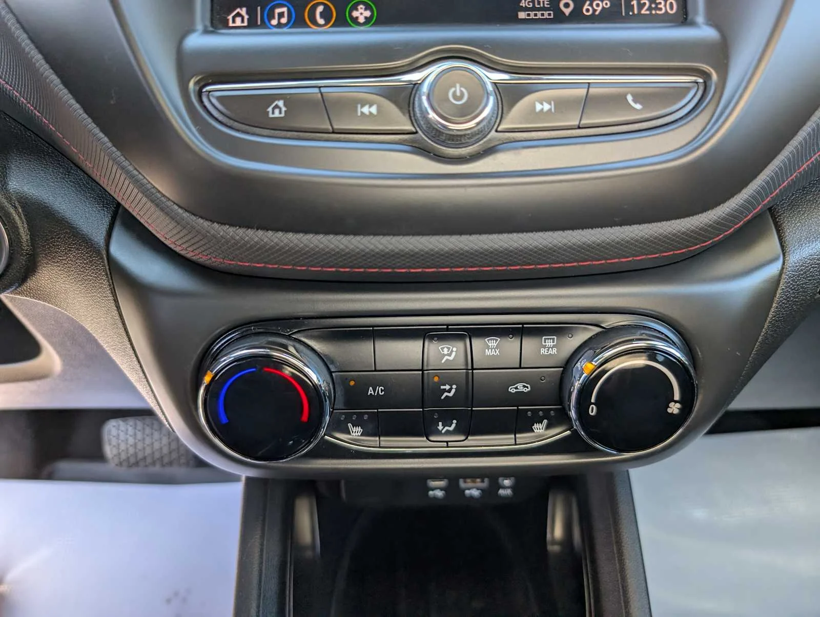 Used 2022 SUMMIT WHITE Chevrolet RS image 31