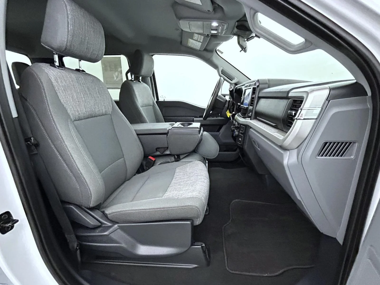 Used 2025 White Ford XLT image 15